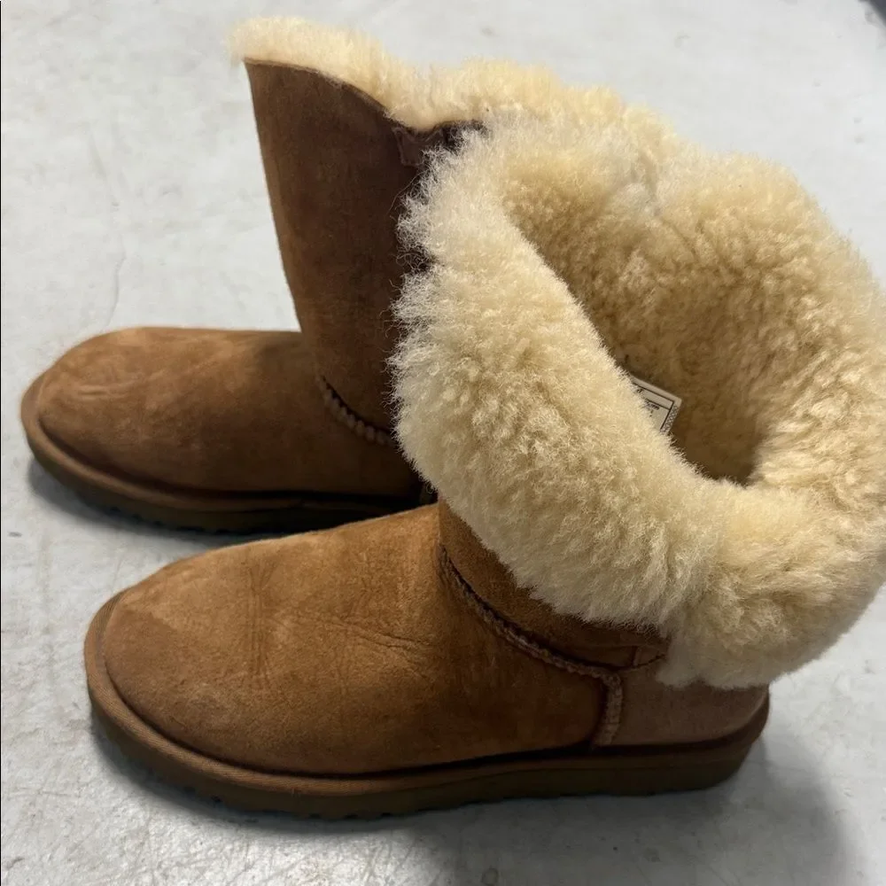 Cozy Brown Shearling UGG Boots - Great Condition Size 6 UGG's - Tan Winter Shoes